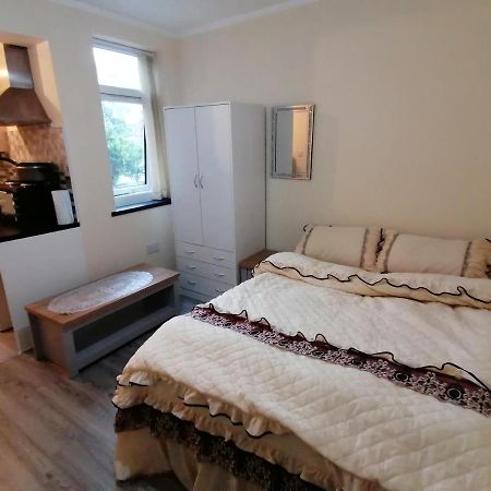 Self-Contained Studio Flat Bathrooms Kitchens Upgrade Locations To City Centre 15 Minutes Walking Distance Nottingham Universities Queen Hospitals City Hospitals Luaran gambar