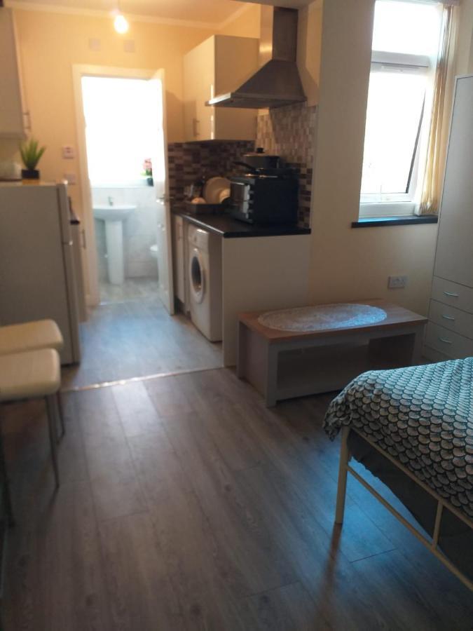 Self-Contained Studio Flat Bathrooms Kitchens Upgrade Locations To City Centre 15 Minutes Walking Distance Nottingham Universities Queen Hospitals City Hospitals Luaran gambar