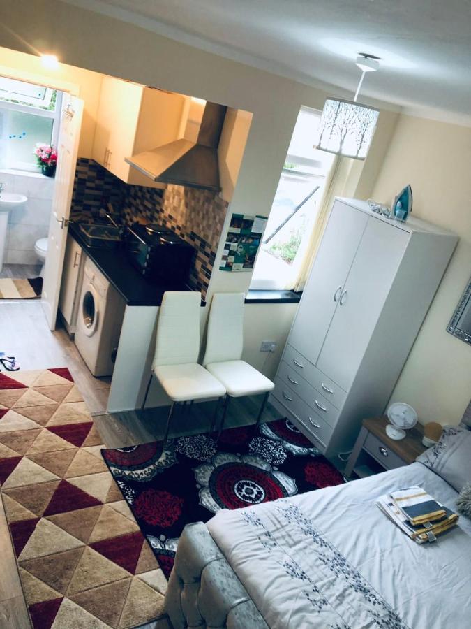 Self-Contained Studio Flat Bathrooms Kitchens Upgrade Locations To City Centre 15 Minutes Walking Distance Nottingham Universities Queen Hospitals City Hospitals Luaran gambar