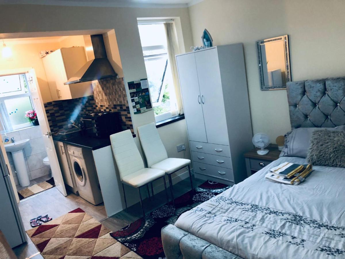 Self-Contained Studio Flat Bathrooms Kitchens Upgrade Locations To City Centre 15 Minutes Walking Distance Nottingham Universities Queen Hospitals City Hospitals Luaran gambar